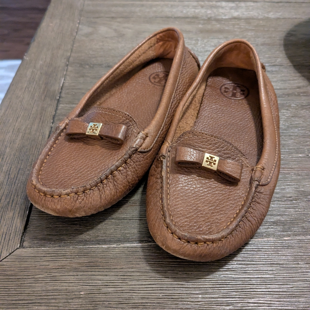 Tory Burch Tan Leather Loafers with Bow